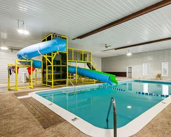 Rodeway Inn Oscoda - Oscoda - Pool
