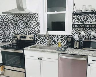Renovated 1 Bedroom In Forest Hills - B - Durham - Kitchen