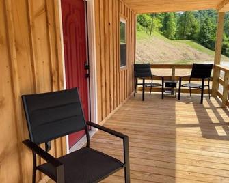 Country Charm - Williamson - Patio