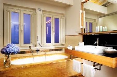 Mario De Fiori 37 - Rome - Bathroom