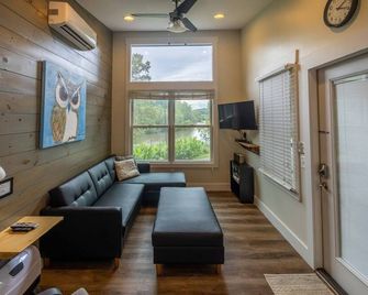 River's Edge on the Water in Bryson City - Bryson City - Living room