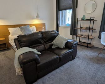 Captivating 1-Bed apartment Merthyr Tydfil - - Merthyr Tydfil - Living room