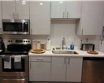 4 Bedroom Urban Loft With 7 Beds - Oakland - Kitchen