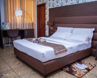 New Heaven Hotel - Iaundé - Quarto