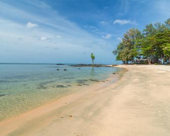 Baan Long Beach - Ko Lanta - Beach
