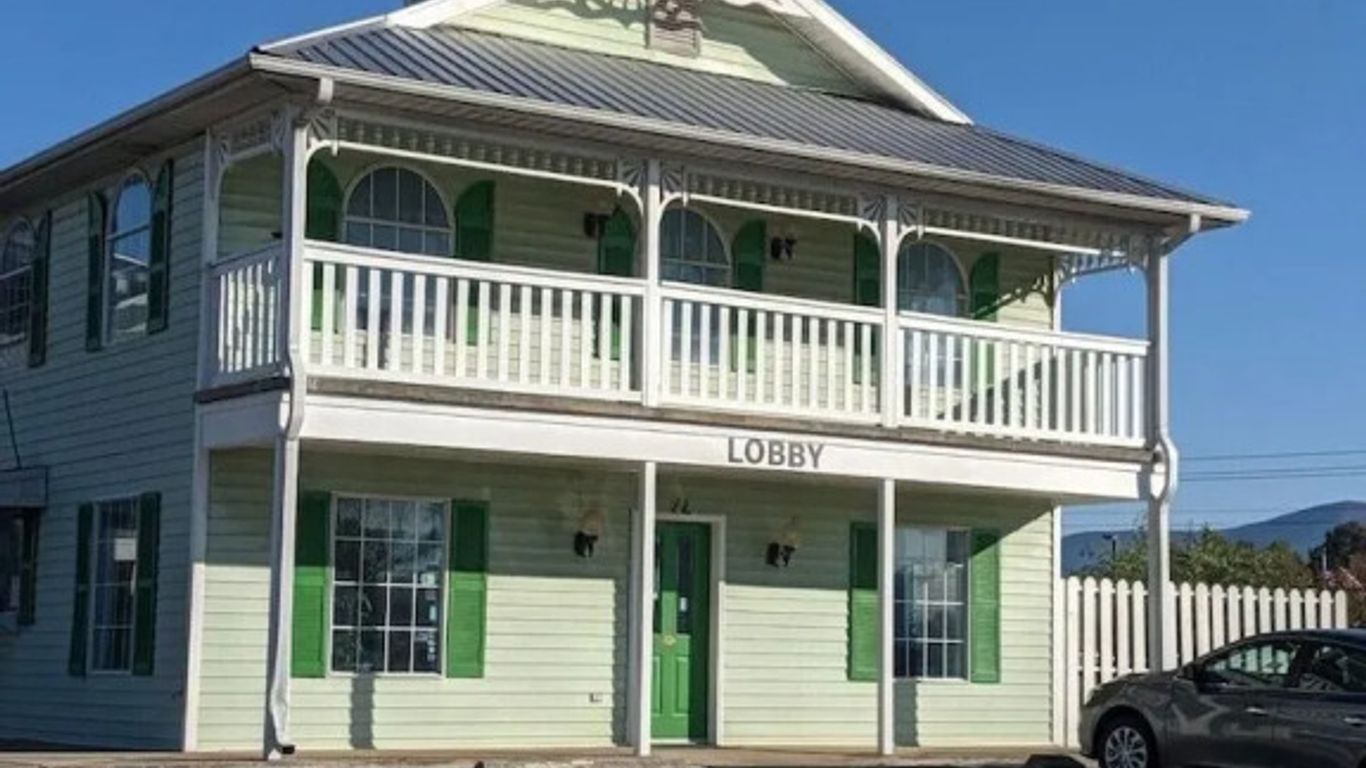 Key West Inn - Chatsworth