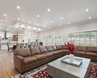 Near Utah's Attractions - 15 minutes from Brian Head - For Large Groups - Parowan - Sala de estar