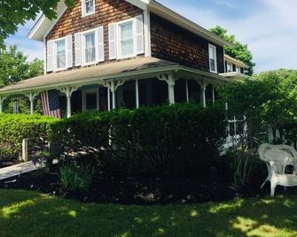 Fall in thebeautiful sunsets - Hampton Bays - Edificio
