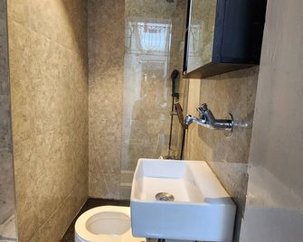 Stylish comfy Room near Airport - Madrás