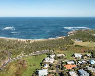 Ocean View walk to the beach & Surfers Point - Margaret River Properties - Prevelly - Edificio