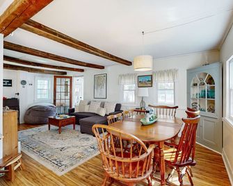 The Cove - Boothbay Harbor - Dining room