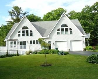 Spacious 4 bedroom waterfront home on Casco Bay - Freeport - Building