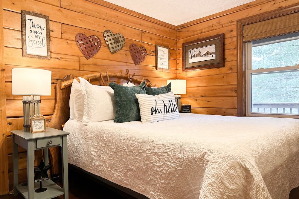 Mountain Song Log Cabin /Starlink Wifi, Trout Stream, Near I-77 & Br Parkway - Hillsville - Slaapkamer