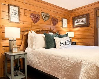 Mountain Song Log Cabin /Starlink Wifi, Trout Stream, Near I-77 & Br Parkway - Hillsville - Slaapkamer