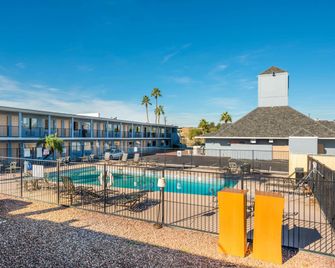 Rodeway Inn Phoenix North I-17 - Phoenix - Svømmebasseng
