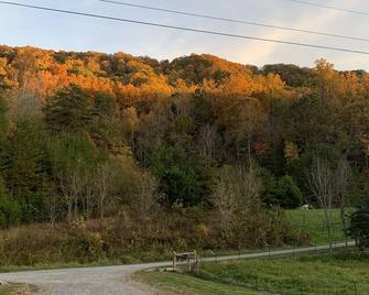 Top of the barn! - Talbott - Outdoors view