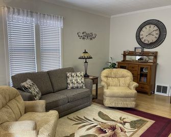 The Corn Palace Cottage - Great Location - Mitchell - Obývací pokoj