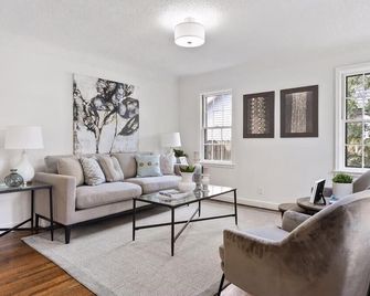 Convenient to lakes, bike trails, parks. Dog-friendly. Fenced Yard. - Saint Louis Park - Sala de estar