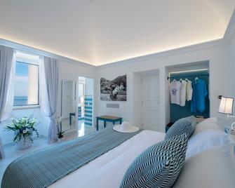 Villa Francesco Luxury Suites - Positano - Bedroom