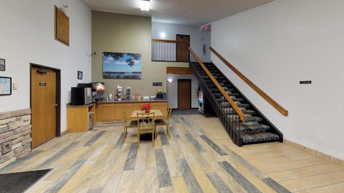 Waconia Inn & Suites