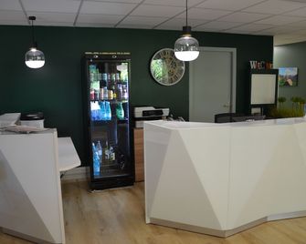 The Originals City, Hôtel Amys, Tarbes Sud - Odos - Front desk