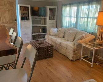 Nature Coast Inn & Cottages - Inglis - Sala de estar