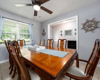 The Breezy Blue View with hot tub and pool - Killeen - Spisestue