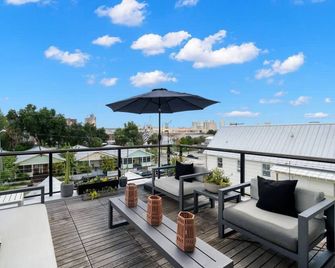 Casa Cohiba by Brightwild Steps to 7th Ave - Tampa - Balkon