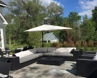 Large Lake Simcoe Cottage 8 Bedrooms - Georgina - Patio