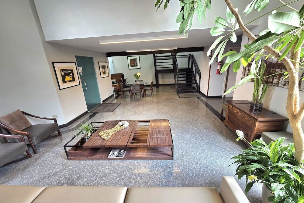 فيا كونتورنو هوتل