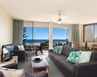 Kingston Court Unit 11 - Coolangatta - Living room