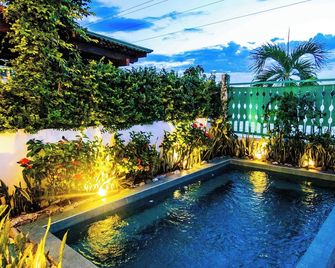 Hotel Casa Turquesa - Flores - Pool