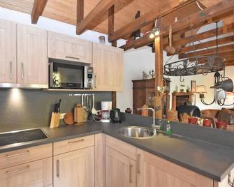 فينتيدج هوليداي هوم ويذ برايفات تيراس - لوغد - مطبخ