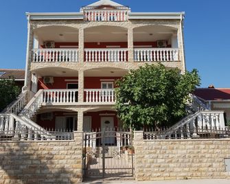 Apartmani 'Bodulo' - Povljana - Edifício