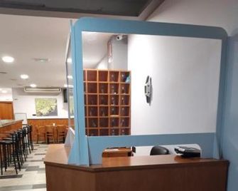 Hostal Cal Siles - El Prat de Llobregat - Rezeption