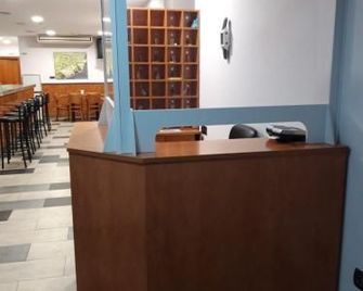 Hostal Cal Siles - El Prat de Llobregat - Recepción