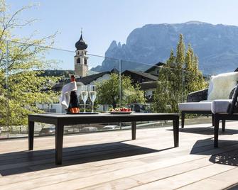 Gartenhotel Völser Hof - Adults Only - Fiè allo Sciliar/Vols am Schlern - Balkón