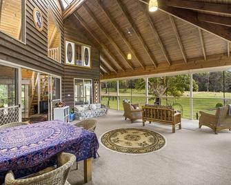 Valla Beach Top Spot - Nambucca Heads - Innenhof