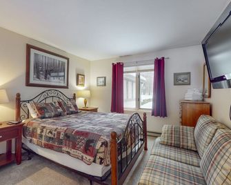 Inviting condo near skiing and golf, with fireplace and deck - Warren - Schlafzimmer