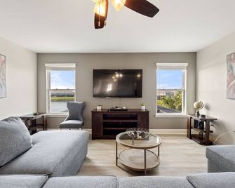 The Haven at Solterra Resort by Shine Villas 523 - Davenport - Wohnzimmer