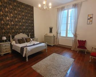 Domaine De l Ourbise - Villefranche-du-Queyran - Habitación