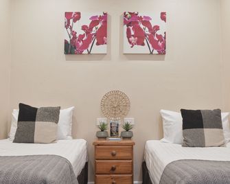 Blue Mountains Heritage Motel - קטומבה - חדר שינה