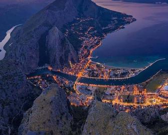 Hotel Villa Dvor - Omiš - Building