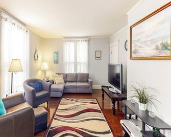 Lower Corbel - duplex with WiFi & W/D - walk to river and downtown - Bucksport - Living room