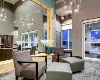 Holiday Inn & Suites Peoria At Grand Prairie - Peoria - Lobby