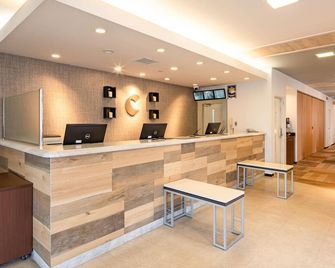 Comfort Hotel Saga - Saga - Front desk
