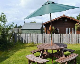 2 bedroom accommodation in Waverton, near Wigton - Wigton - Innenhof