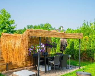 3-bedroom villa in welcoming Sapanca with huge garden at the lake. - Adapazarı - Innenhof