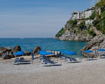 โรงแรมออโรรา - อามาลฟี - ชายหาด