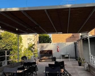 Sin Fin Hostel - Mendoza - Hàng hiên